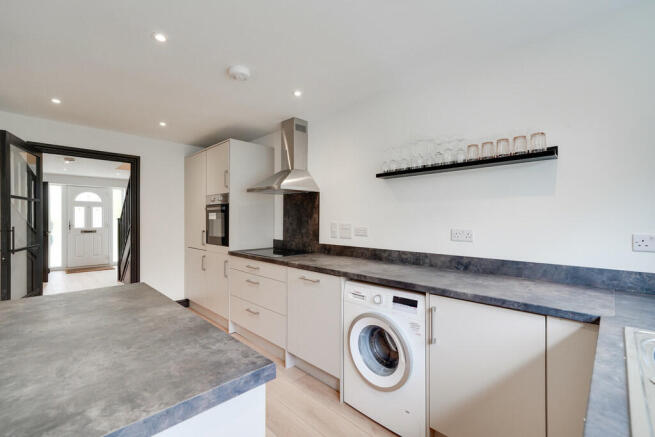4 Lindsay Close, ...