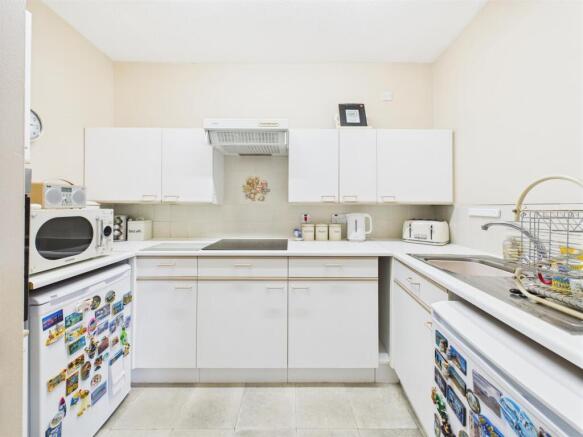 2 bed Retirement Property for sale Image 6