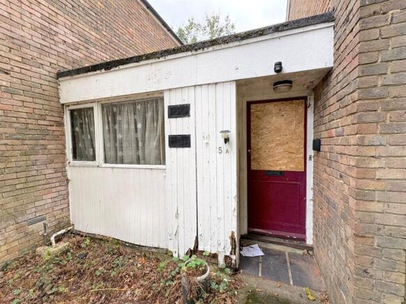 Studio flat on Fettes Road, CRANLEIGH, £91,000
