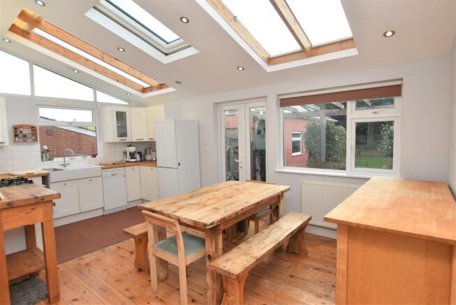 Kitchen/Dining Area