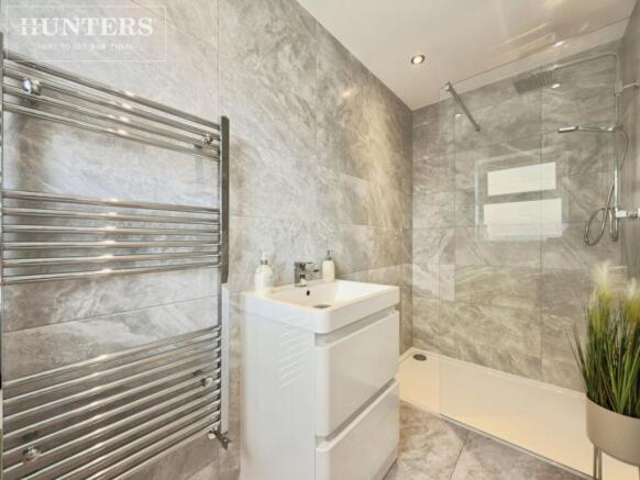 5 bed Detached for sale Image 12