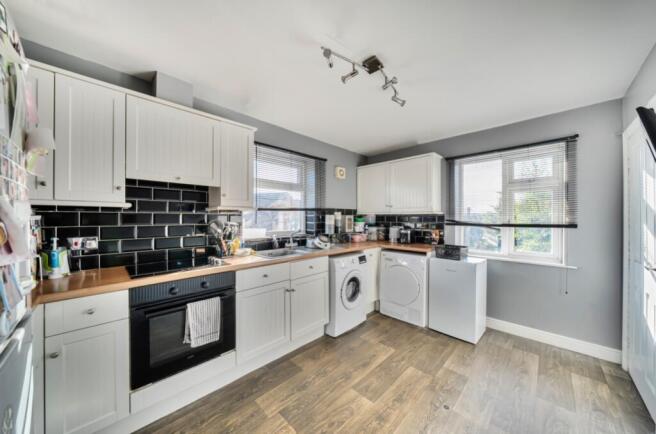 1371856-11-68f8aa6085262