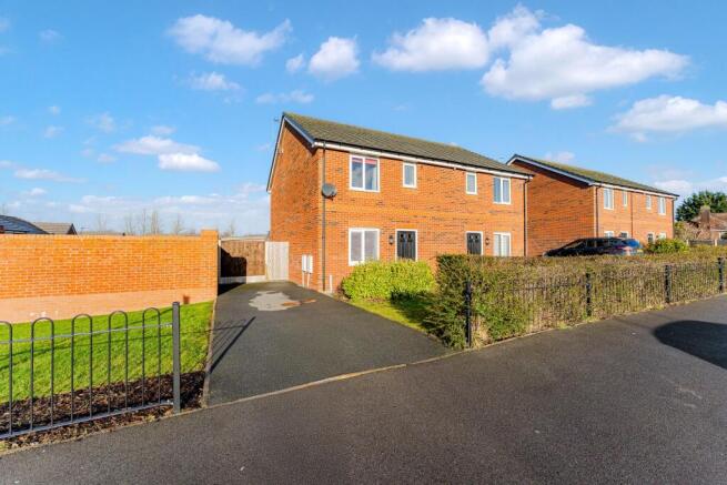 3-bed semi-detached on Picow Farm Road, Runcorn, WA7, £60,000