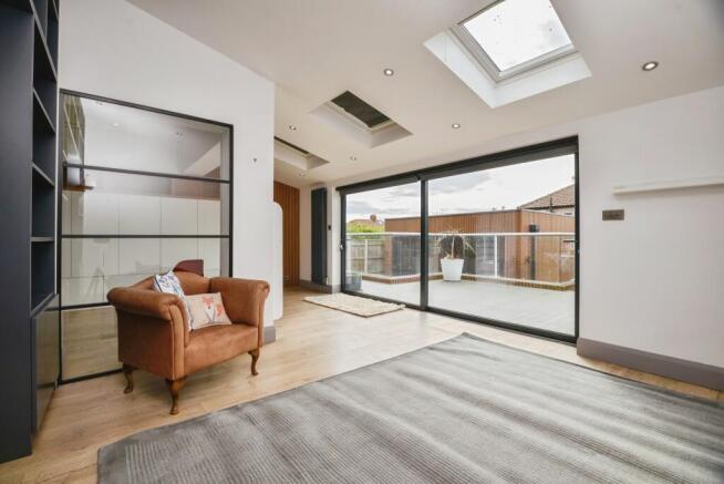 4 bed Detached for sale Image 7