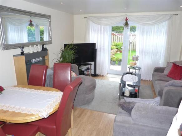 LOUNGE/DINING ROOM