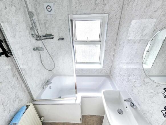 3 bed Terraced for sale Image 11