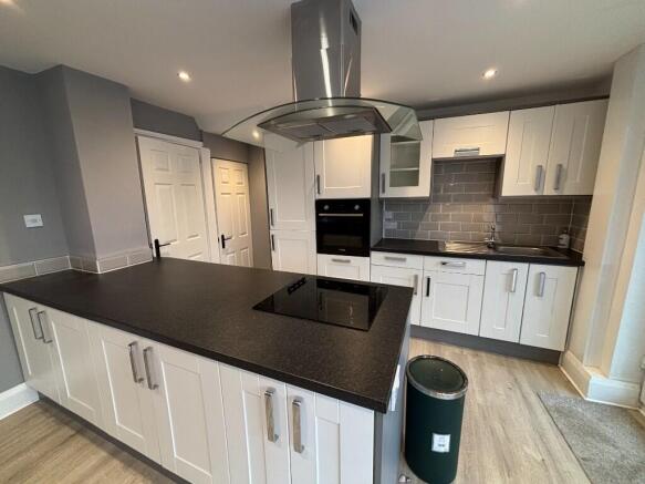 5 bed Terraced for sale Image 4