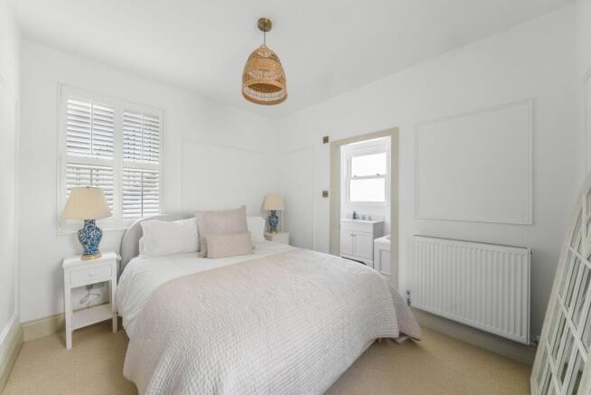 3 bed Flat for sale Image 6