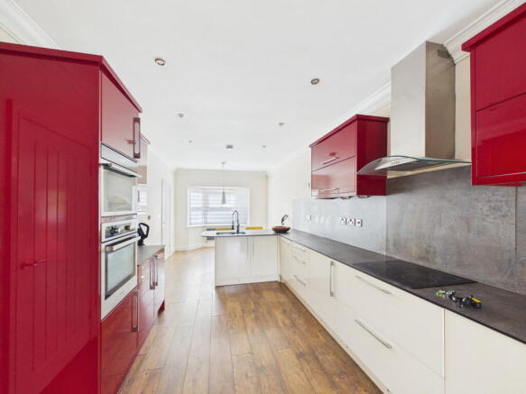 4 bed Detached for sale Image 7