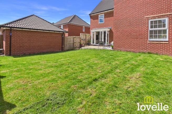 4 bed Detached for sale Image 9