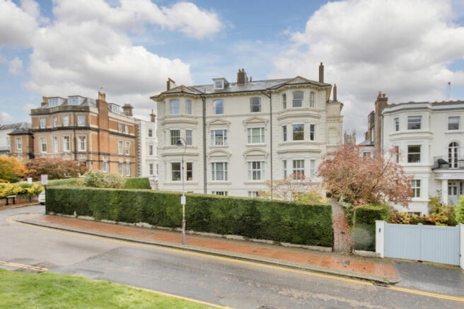 3 Bed Unfurnished Flat