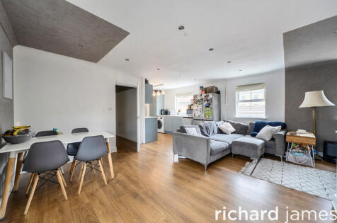 St Austell Way, Swindon, SN2 2DQ