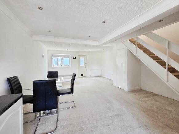 3 bed Semi-Detached for sale Image 9