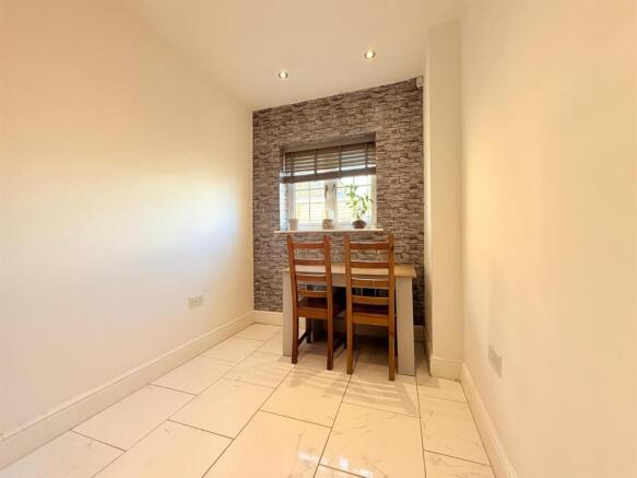 3 bed Town House for sale Image 7