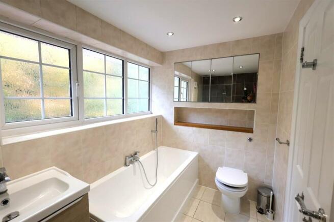 FAMILY BATHROOM