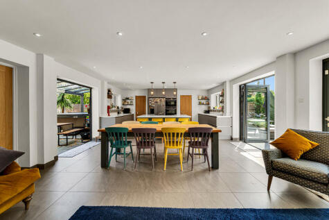 Argosy Gardens, Staines-upon-Thames