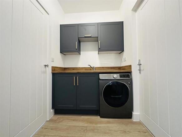 4 bed Detached for sale Image 12
