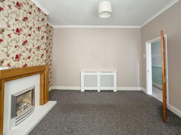 2 bed Terraced to rent Image 7