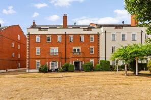 Flat 58, Anne Of Cleves House, Queens Reach, East Molesey KT8 9DE