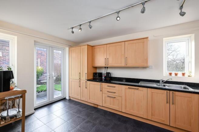5 bed Detached for sale Image 11