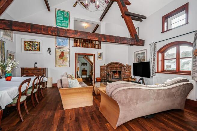4 bed House for sale Image 8