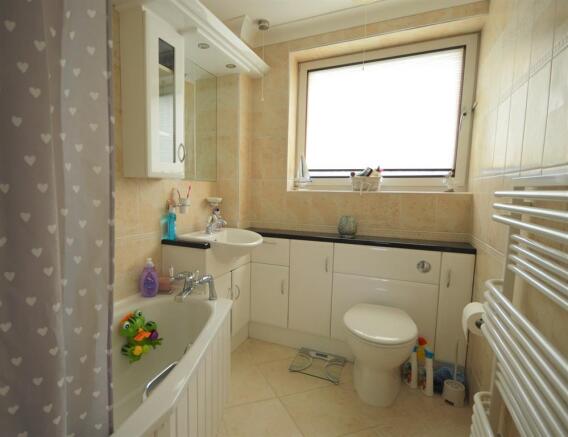 FAMILY BATHROOM