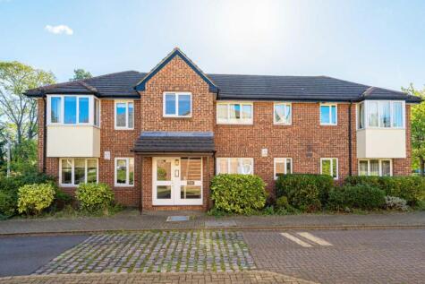 Shepperton Court Drive, Shepperton