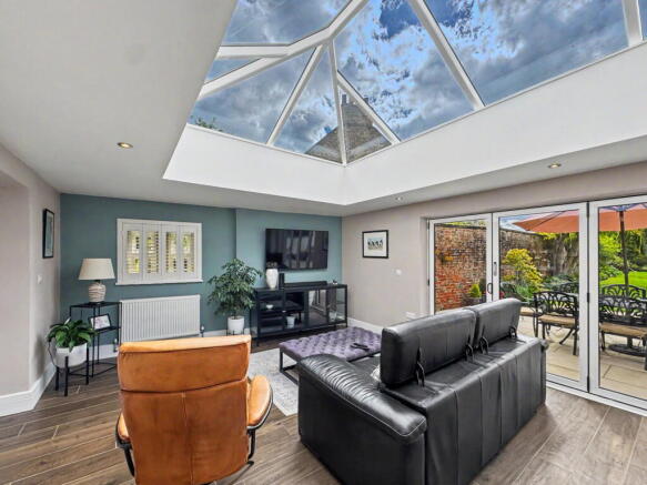 4 bed Detached for sale Image 12