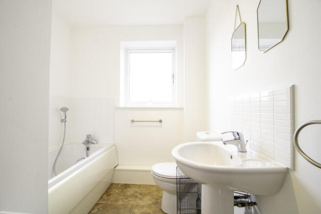 2 bed Flat to rent Image 5