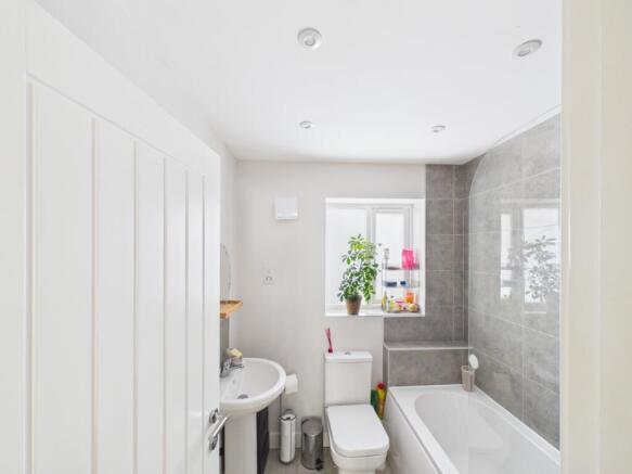 4 bed Semi-Detached for sale Image 7