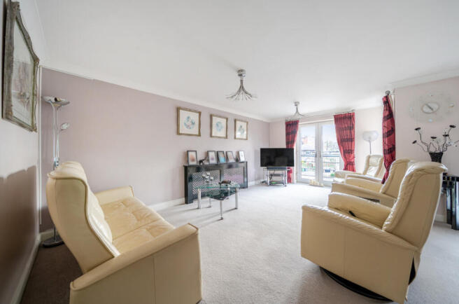 3 bed Flat for sale Image 11