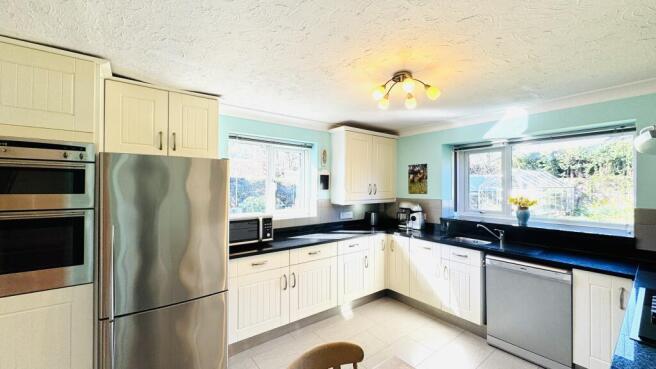 4 bed Detached for sale Image 12