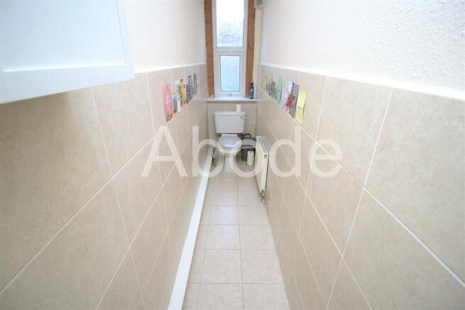 5 bed House to rent Image 4