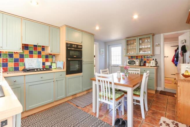 Kitchen3.jpg