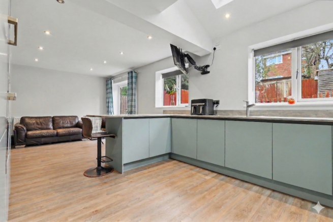 4 bed Detached for sale Image 7