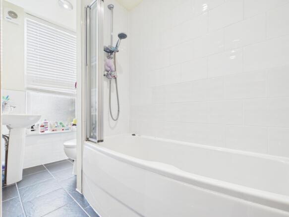 2 bed Flat to rent Image 6