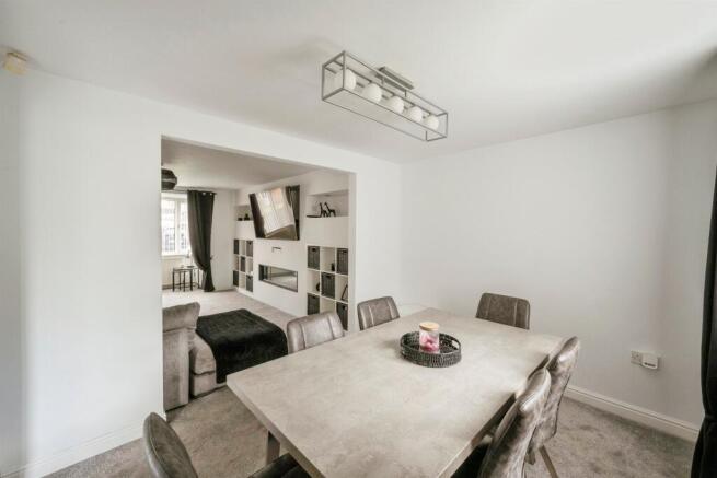 4 bed Detached for sale Image 7