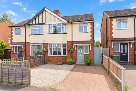 Front Street, Slip End, Luton, Bedfordshire, LU1