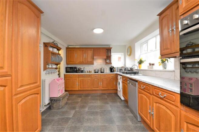 kitchen 2 whitehouse.JPG