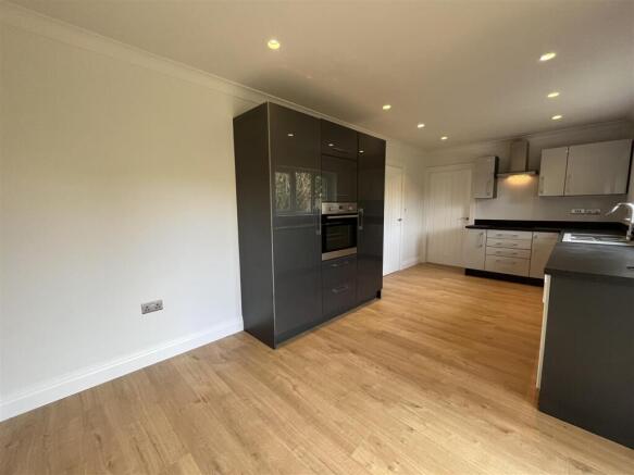 4 bed Detached for sale Image 3