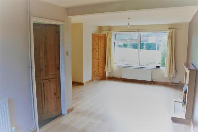 LOUNGE DINING ROOM