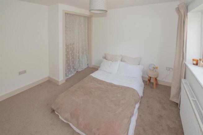 3 bed Semi-Detached for sale Image 12