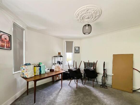 4 bed Semi-Detached for sale Image 6