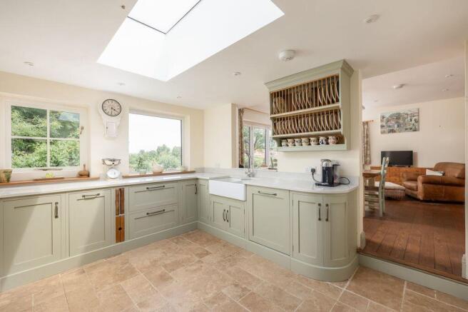 4 bed Detached for sale Image 6