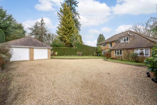 Drive & Garages