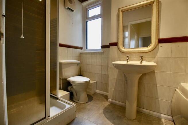 Bathoom+with+shower+