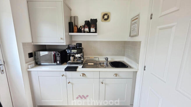 5 bed Detached for sale Image 11