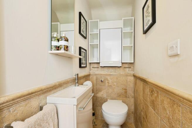 4 bed Detached for sale Image 7