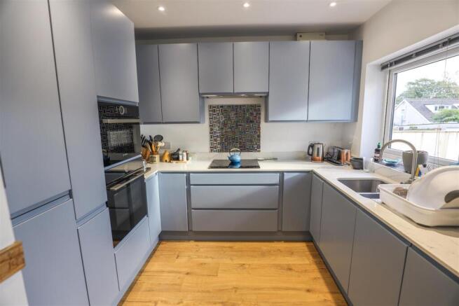 13 St. Bleddians Close, Cowbridge, Vale of Glamorgan, CF71 7BA photo 3