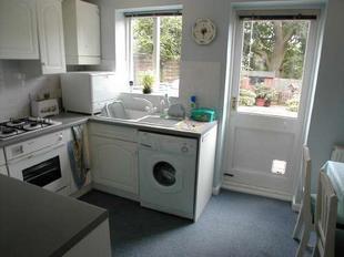 KITCHEN/BREAKFAST ROOM: